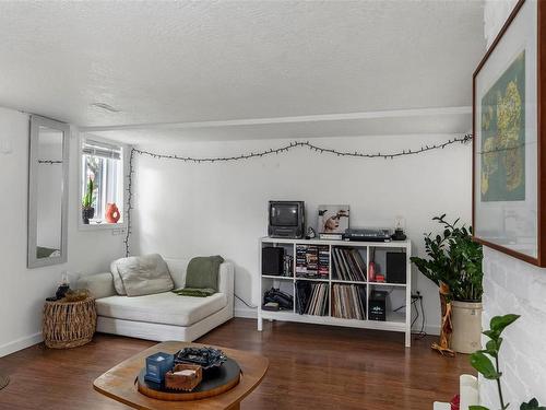 656 Sumas St, Victoria, BC - Indoor Photo Showing Living Room
