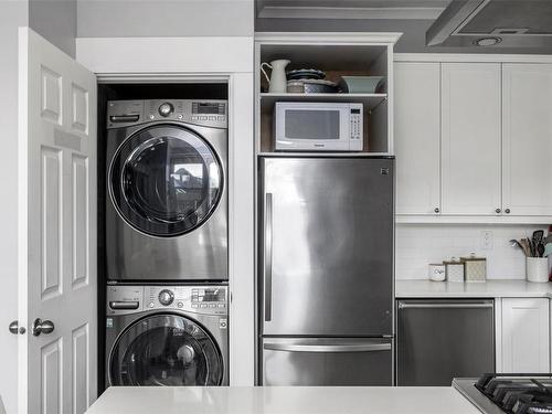 656 Sumas St, Victoria, BC - Indoor Photo Showing Laundry Room