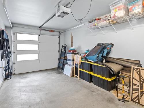 4-2923 Shelbourne St, Victoria, BC - Indoor Photo Showing Garage
