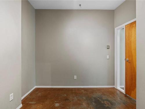 104-932 Johnson St, Victoria, BC - Indoor Photo Showing Laundry Room