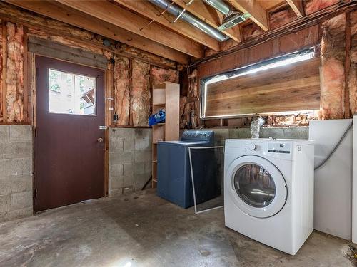 145 Crawford Rd, Campbell River, BC - Indoor Photo Showing Laundry Room