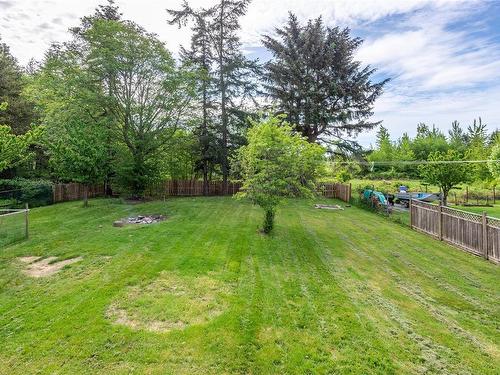 145 Crawford Rd, Campbell River, BC - Outdoor With Backyard