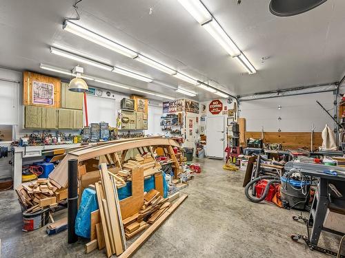 3977 Craig Rd, Campbell River, BC - Indoor Photo Showing Garage