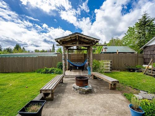 3977 Craig Rd, Campbell River, BC - Outdoor With Backyard