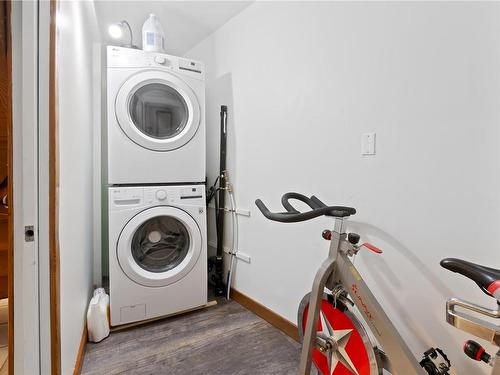 66 Sutton Rd, Ucluelet, BC - Indoor Photo Showing Laundry Room