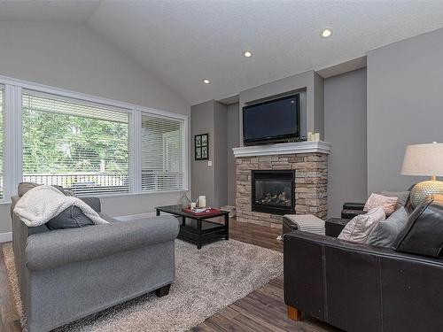 620 Giovando Way, Ladysmith, BC - Indoor Photo Showing Living Room With Fireplace