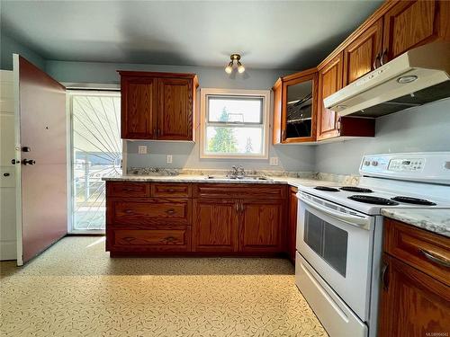 710 Railway Ave, Nanaimo, BC - Indoor Photo Showing Kitchen With Double Sink