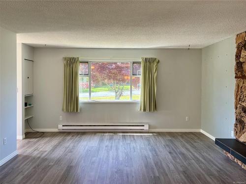 710 Railway Ave, Nanaimo, BC - Indoor With Fireplace