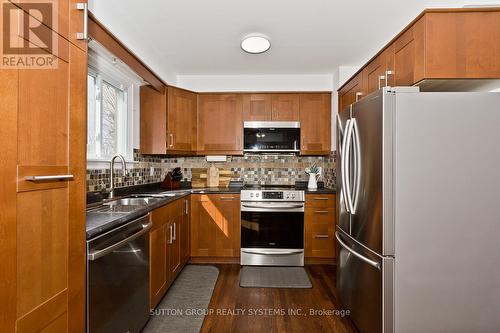 30 Pontiac Court, Brampton, ON - Indoor Photo Showing Kitchen With Stainless Steel Kitchen With Double Sink