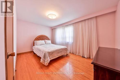 899 Hollowtree Crescent, Mississauga, ON - Indoor Photo Showing Bedroom
