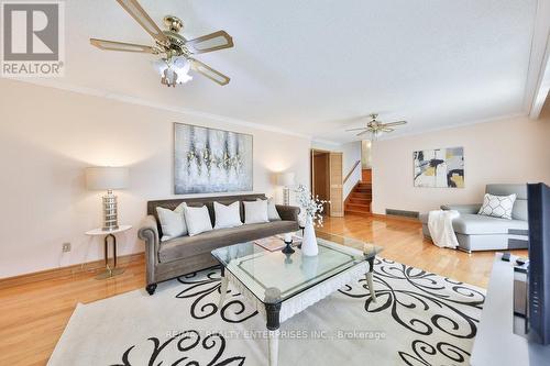 899 Hollowtree Crescent, Mississauga, ON - Indoor Photo Showing Living Room