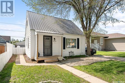 1044 Connaught Avenue, Moose Jaw, SK - Outdoor