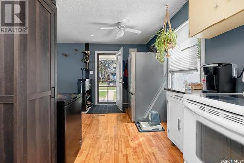 1044 Connaught Avenue, Moose Jaw, SK - Indoor Photo Showing Kitchen