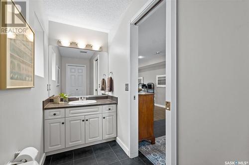 1014 Aird Street, Saskatoon, SK - Indoor Photo Showing Bathroom