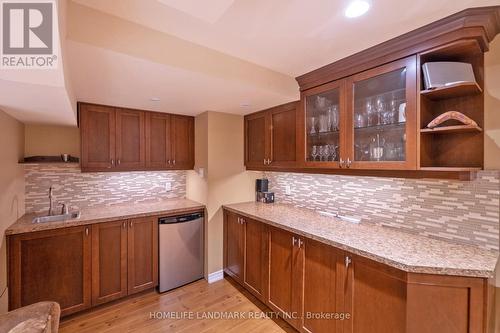 1125 Glen Valley Road, Oakville, ON - Indoor Photo Showing Kitchen