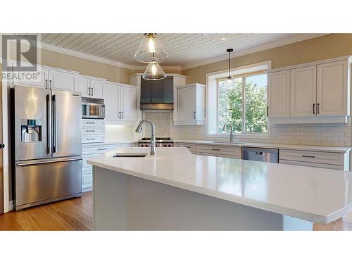 2892 Juniper Crescent, Blind Bay, BC - Indoor Photo Showing Kitchen With Upgraded Kitchen