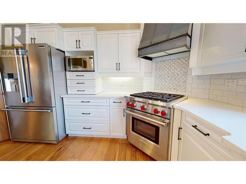 2892 Juniper Crescent, Blind Bay, BC - Indoor Photo Showing Kitchen With Upgraded Kitchen