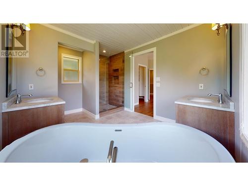 2892 Juniper Crescent, Blind Bay, BC - Indoor Photo Showing Bathroom