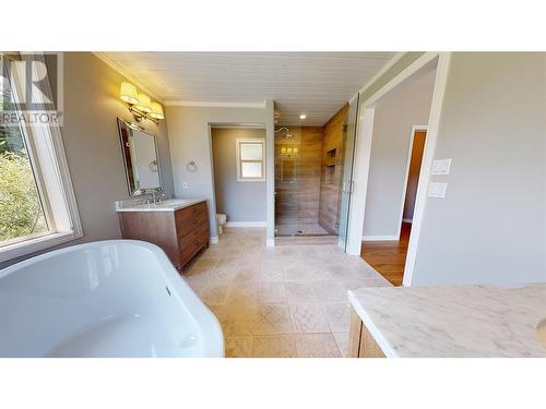 2892 Juniper Crescent, Blind Bay, BC - Indoor Photo Showing Bathroom