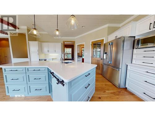 2892 Juniper Crescent, Blind Bay, BC - Indoor Photo Showing Kitchen