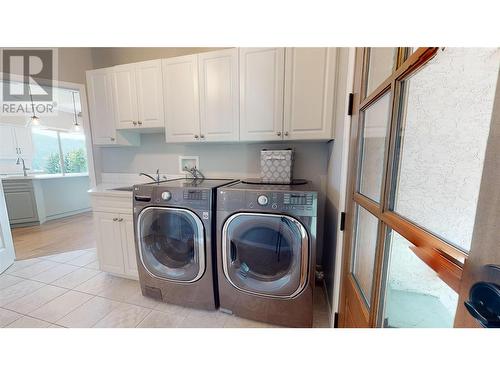 2892 Juniper Crescent, Blind Bay, BC - Indoor Photo Showing Laundry Room