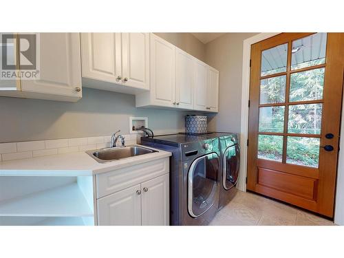 2892 Juniper Crescent, Blind Bay, BC - Indoor Photo Showing Laundry Room