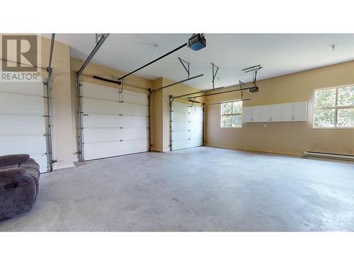 2892 Juniper Crescent, Blind Bay, BC - Indoor Photo Showing Garage
