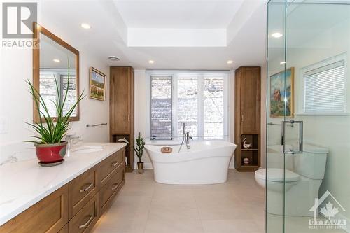 800 Nivens Place, Ottawa, ON - Indoor Photo Showing Bathroom