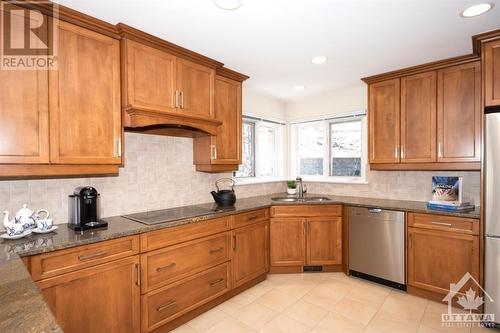 800 Nivens Place, Ottawa, ON - Indoor Photo Showing Kitchen
