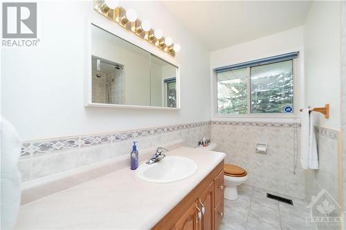 29 Longwood Avenue, Nepean, ON - Indoor Photo Showing Bathroom