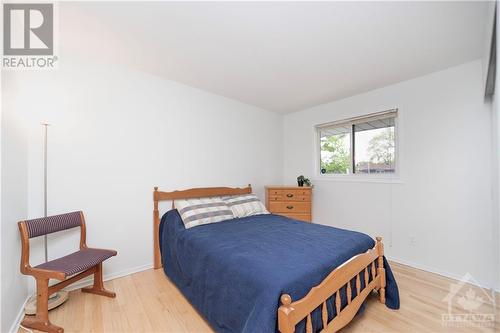 29 Longwood Avenue, Nepean, ON - Indoor Photo Showing Bedroom