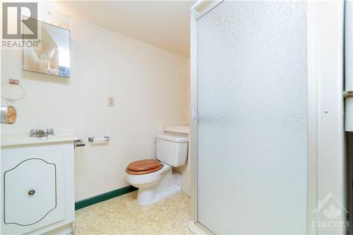 29 Longwood Avenue, Nepean, ON - Indoor Photo Showing Bathroom