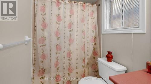 24 National Crescent, Brampton, ON - Indoor Photo Showing Bathroom