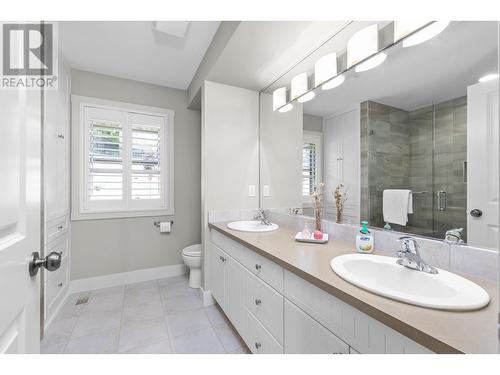 5245 South Ridge Drive, Kelowna, BC - Indoor Photo Showing Bathroom