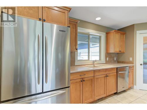 561 Still Pond Lane, Kelowna, BC - Indoor Photo Showing Kitchen With Double Sink