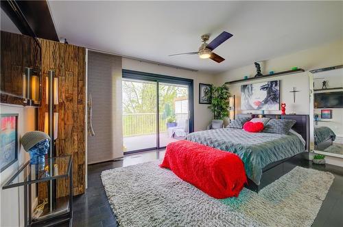 33 Leslie Drive, Stoney Creek, ON - Indoor Photo Showing Bedroom