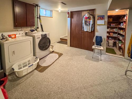 808 13Th Street S, Cranbrook, BC - Indoor Photo Showing Laundry Room