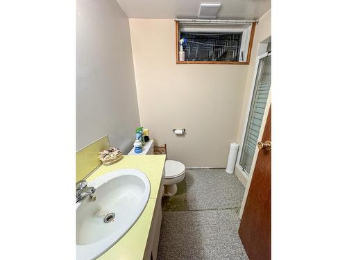 808 13Th Street S, Cranbrook, BC - Indoor Photo Showing Bathroom