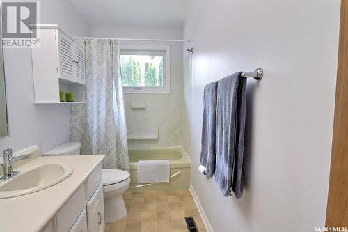 2532 6Th Avenue E, Prince Albert, SK - Indoor Photo Showing Bathroom