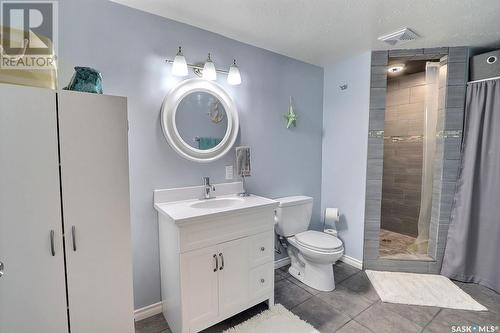 2532 6Th Avenue E, Prince Albert, SK - Indoor Photo Showing Bathroom