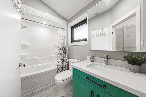 829 Forest Glen Avenue, Burlington, ON - Indoor Photo Showing Bathroom