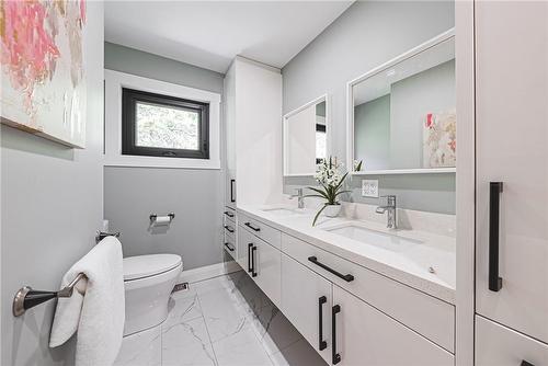 829 Forest Glen Avenue, Burlington, ON - Indoor Photo Showing Bathroom