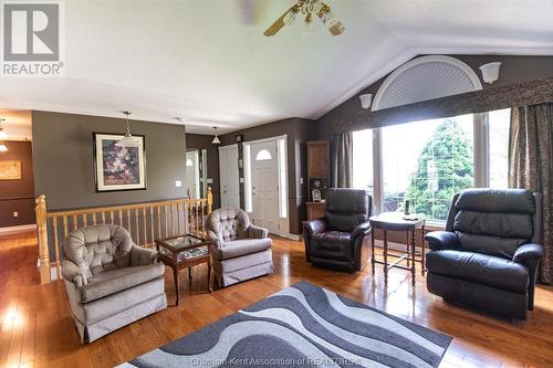 83 Duke Street, Wallaceburg, ON - Indoor Photo Showing Living Room
