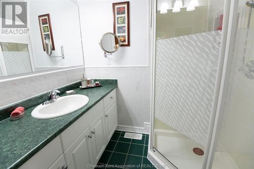 83 Duke Street, Wallaceburg, ON - Indoor Photo Showing Bathroom