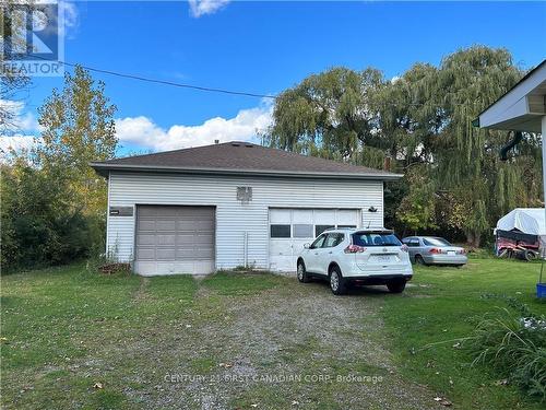 1938 Gore Road, London, ON - Outdoor