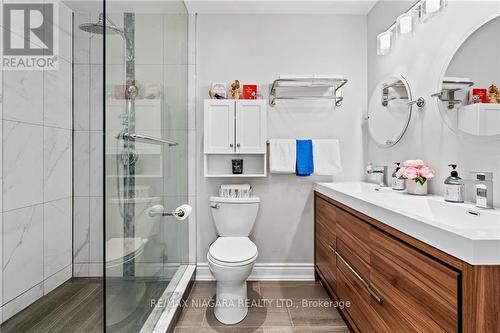 614 Clare Avenue, Welland, ON - Indoor Photo Showing Bathroom