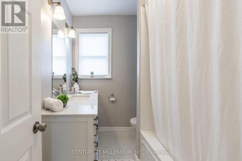 22 Cayuga Street, St. Catharines, ON - Indoor Photo Showing Bathroom