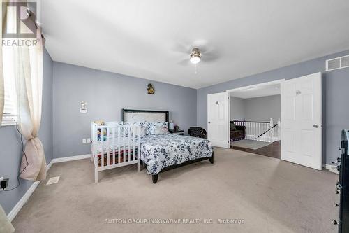 21 Blue Mountain Drive, Hamilton, ON - Indoor Photo Showing Bedroom