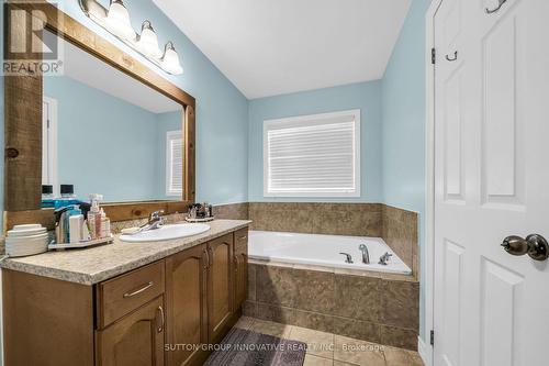21 Blue Mountain Drive, Hamilton, ON - Indoor Photo Showing Bathroom