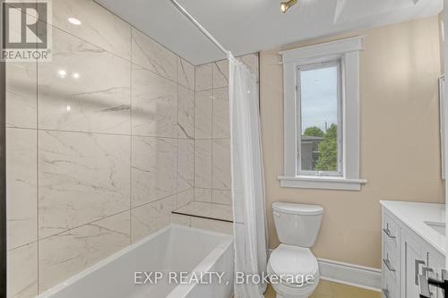490 Parkdale Avenue, Ottawa, ON - Indoor Photo Showing Bathroom